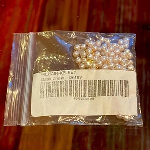 Face Mask Chain in fashionable pearl design - NWT